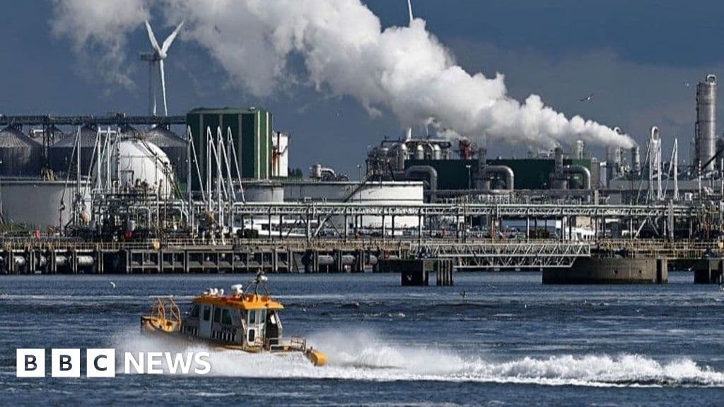 pressure-builds-on-europes-biggest-port-to-be-greener