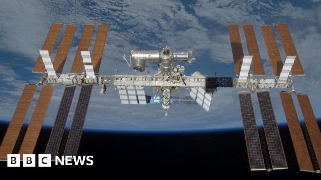astronauts-return-to-iss-after-sheltering-during-air-leak-repair-attempt