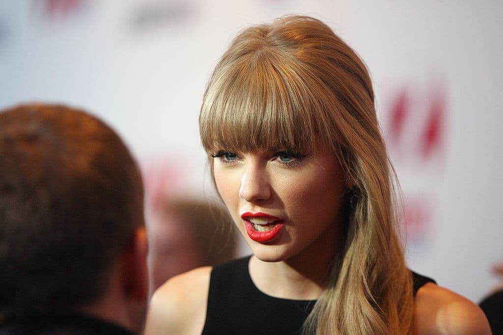 celebrity-culture-is-swallowing-the-news-media