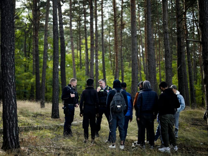 era-of-deportations-has-begun-eu-approves-return-hubs-with-help-from-far-right
