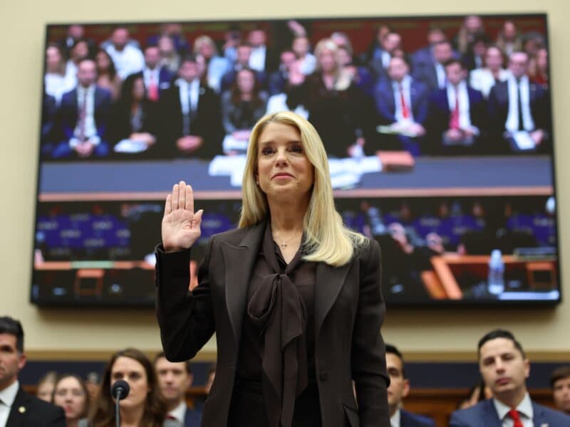 house-democrats-slam-doj-lawyers-coaching-bondi-in-epstein-files-interview