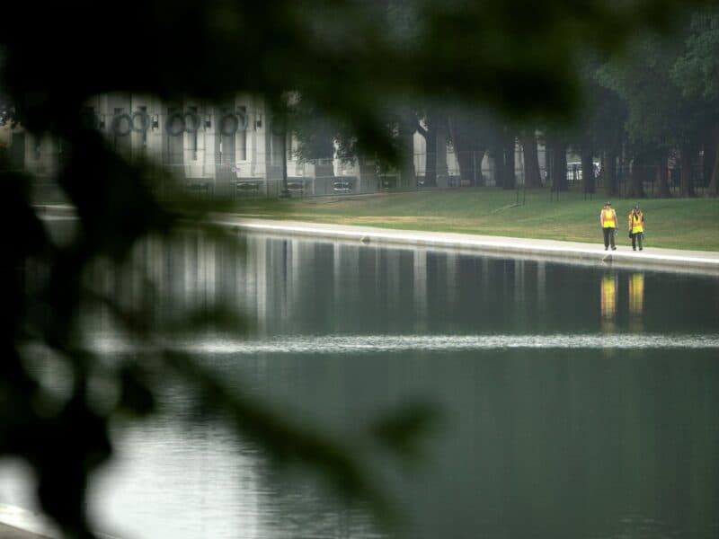 former-olympian-pleads-not-guilty-to-vandalizing-reflecting-pool
