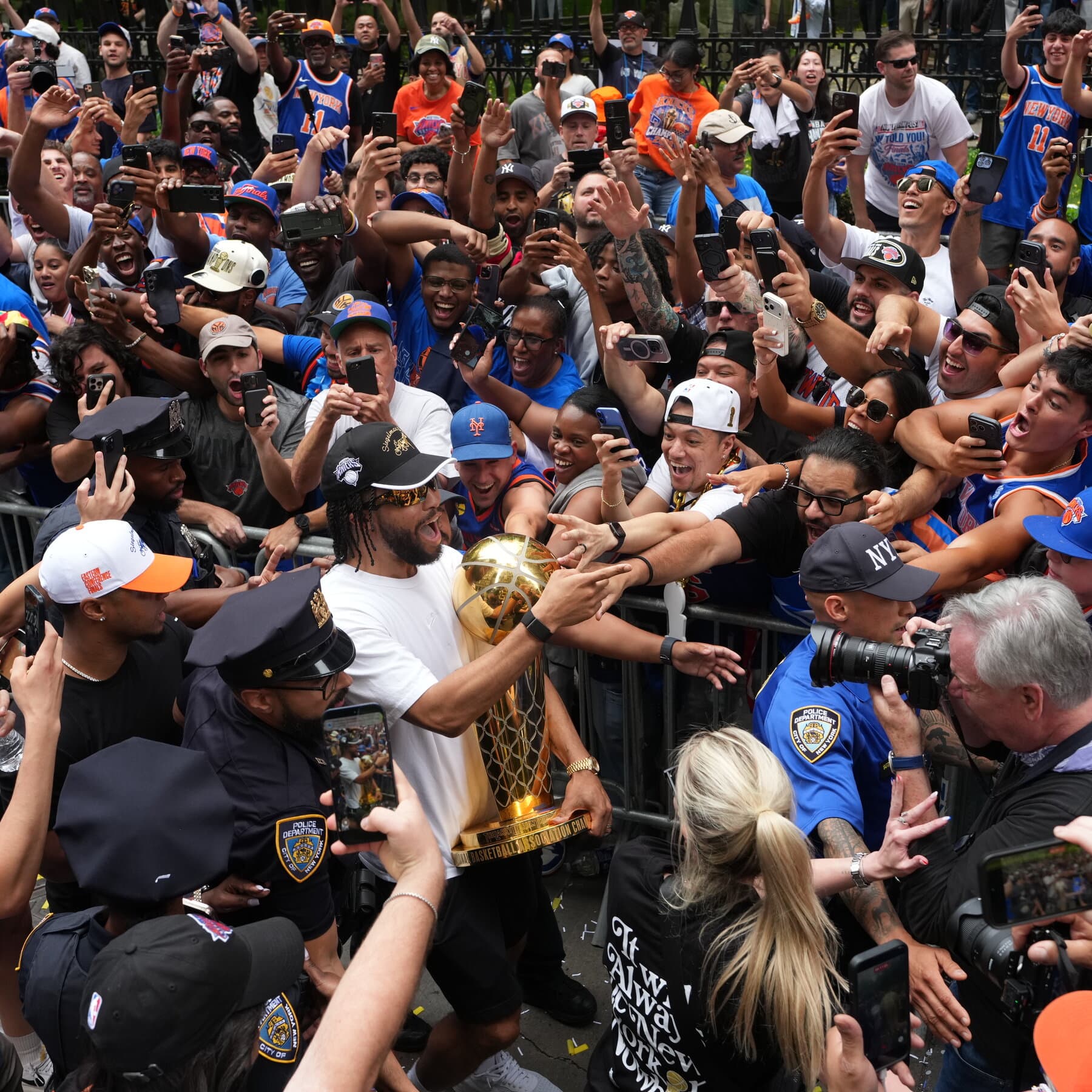 see-the-knicks-championship-parade-unfold
