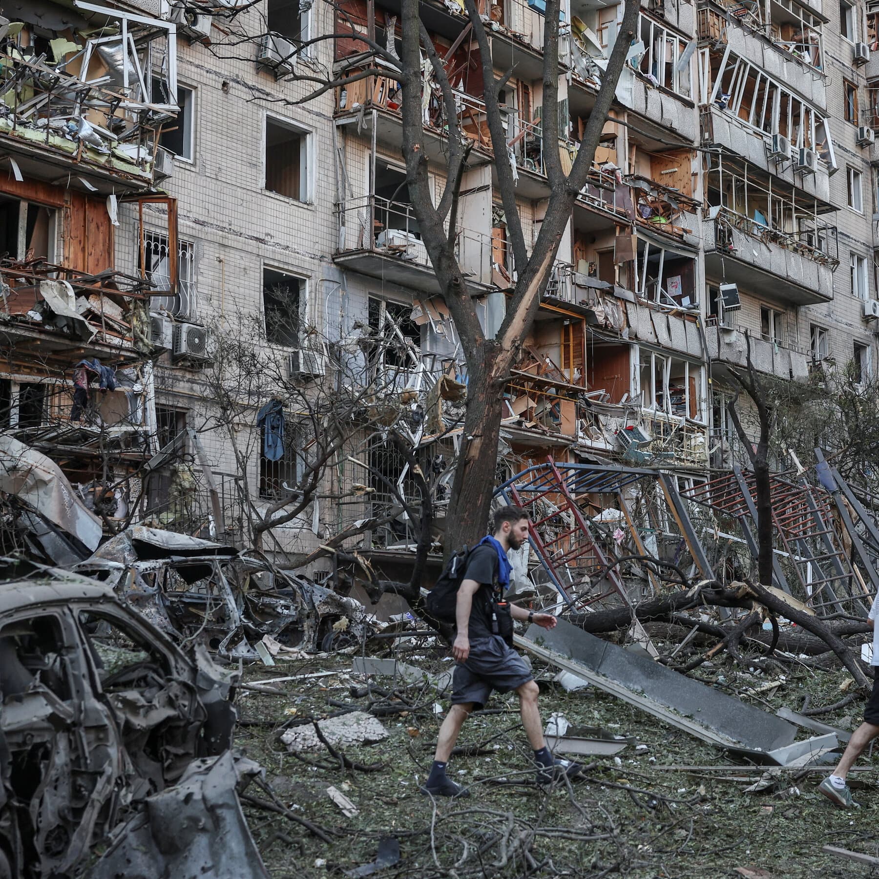 russia-bombards-ukrainian-capital-with-deadly-wave-of-attacks