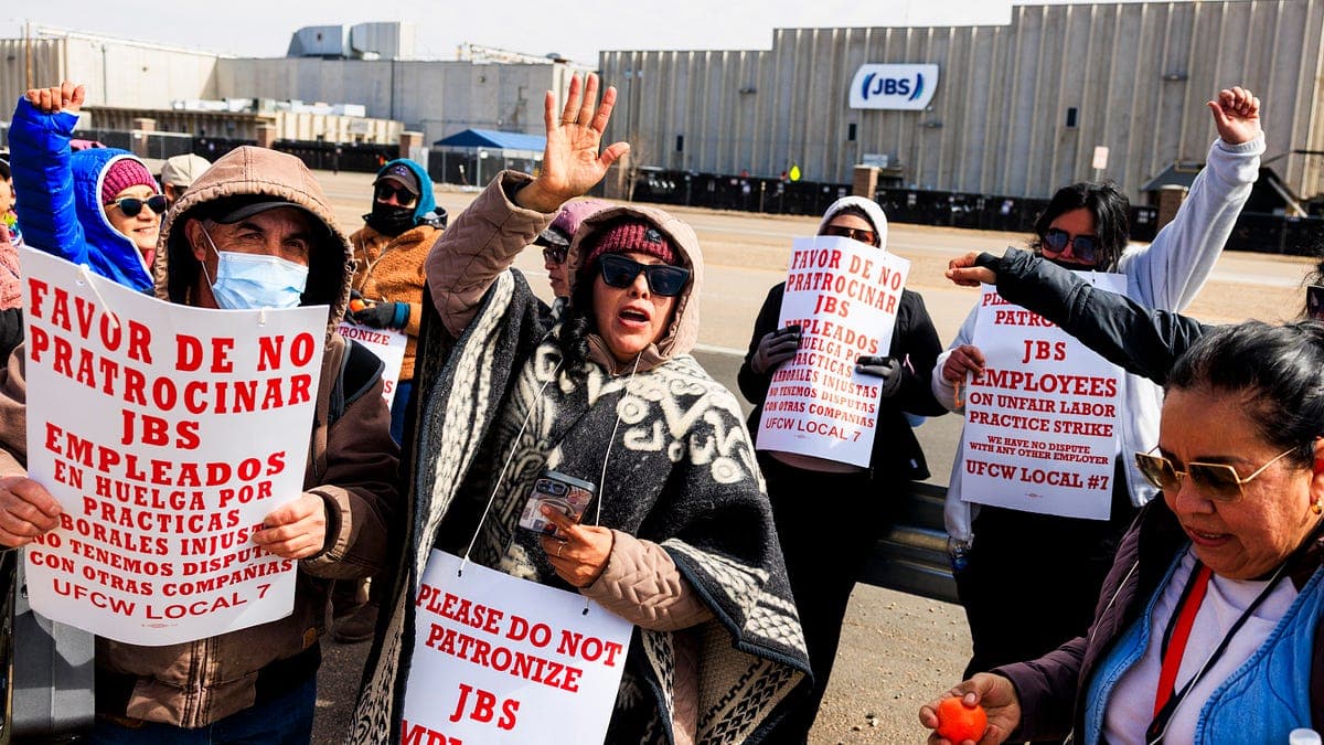 the-justice-depts-unprecedented-campaign-to-strip-citizenship-soldier-charged-with-using-classif