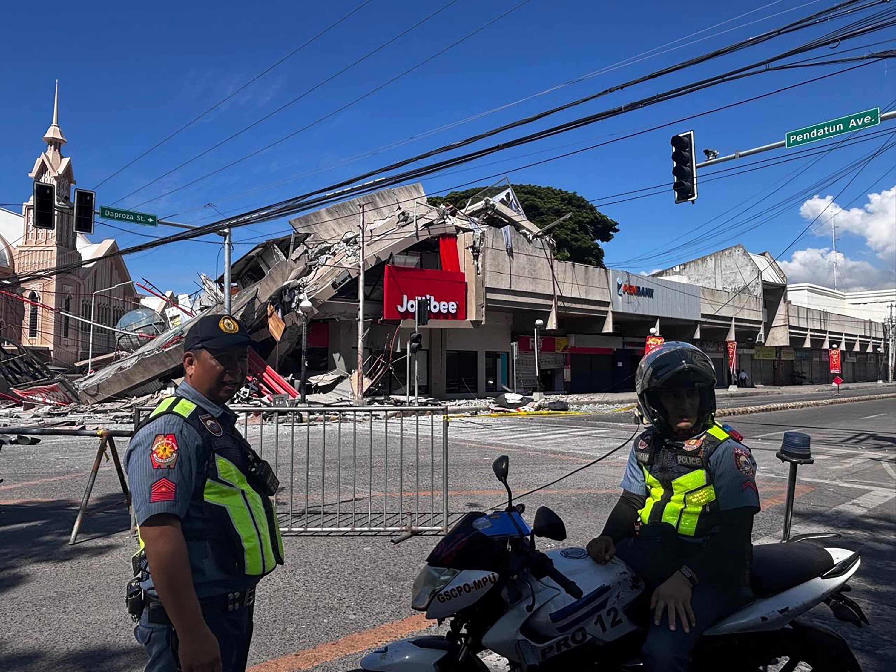 powerful-earthquake-hits-philippines-killing-at-least-32